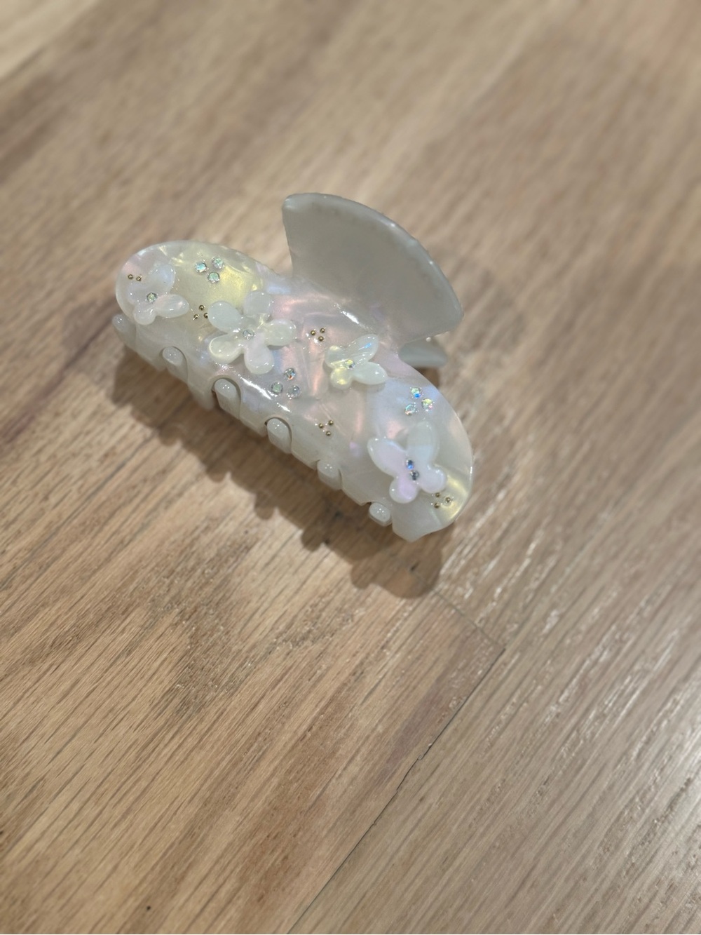Iridescent White Floral Hair Claw Clip - Women Hair Styling